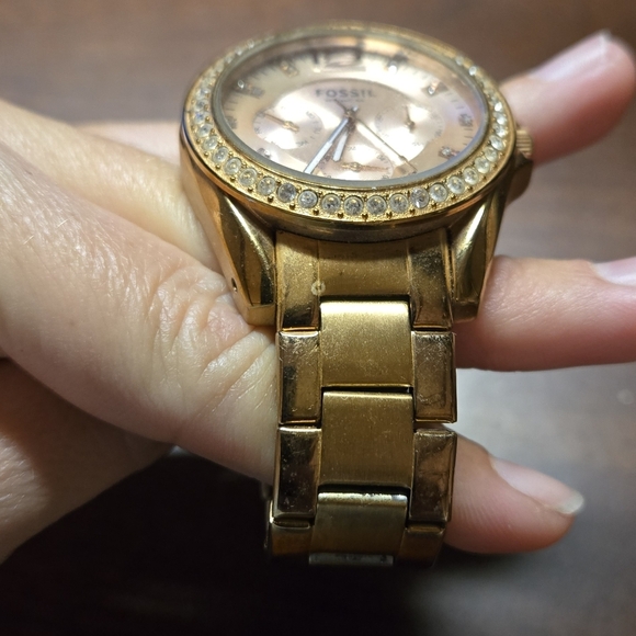 C- Fossil rose gold watch - Picture 3 of 6